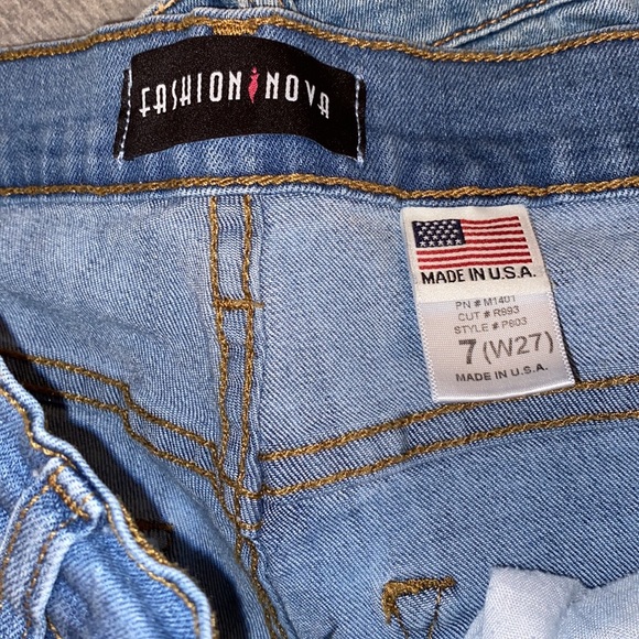 Fashion Nova jeans - Picture 3 of 4